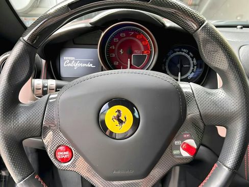 Used 2014 Ferrari California image 7