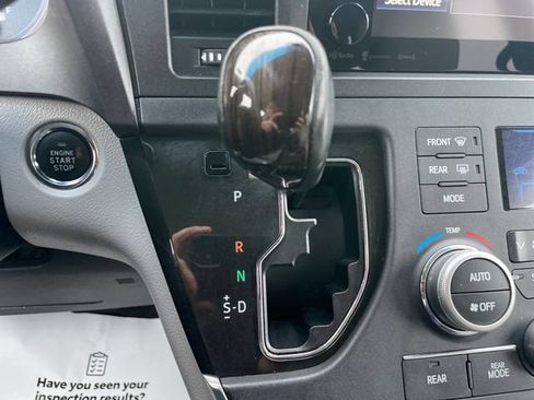 Used 2017 Toyota Sienna XLE FWD image 15