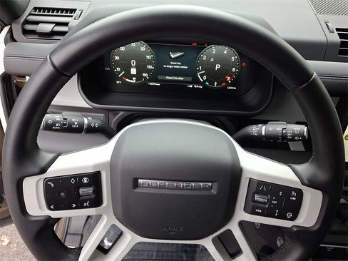 Used 2024 Land Rover Defender 110 X-Dynamic SE image 21