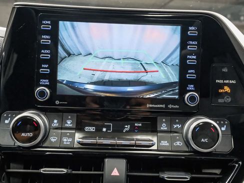Used 2020 Toyota Highlander XLE AWD/4WD image 28