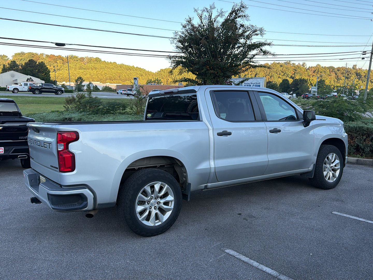 Used 2020 Chevrolet Silverado 1500 Custom w/ Custom Value Package RWD image 3