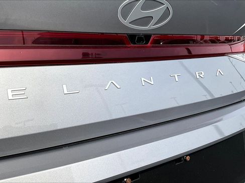 Used 2025 Hyundai Elantra Sport image 25