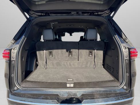 Used 2023 Chevrolet Traverse Premier image 30