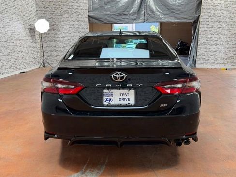 Used 2022 Toyota Camry SE FWD image 5
