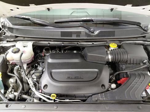 Certified 2024 Chrysler Pacifica Touring-L image 29