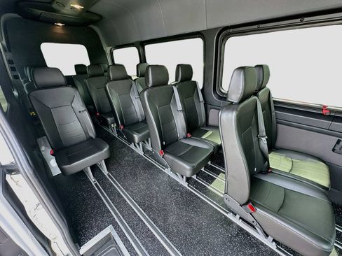 Used 2024 Mercedes-Benz Sprinter 3500 image 26