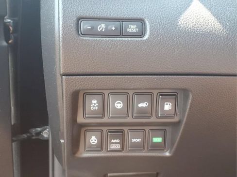 Used 2018 Nissan Rogue SL w/ Premium Package AWD/4WD image 16