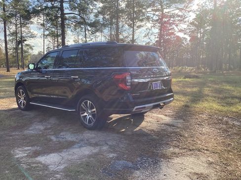 Used 2023 Ford Expedition Limited image 3