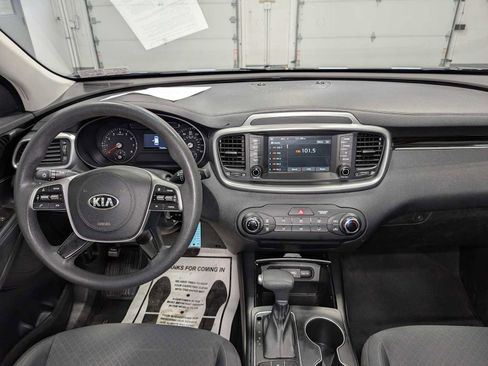 Used 2020 Kia Sorento LX image 5