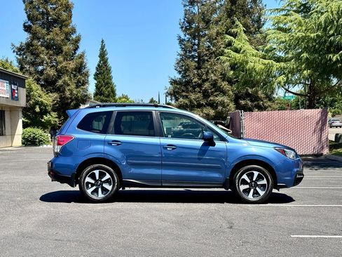 Used 2018 Subaru Forester 2.5i Limited AWD/4WD image 2
