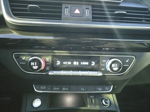 Used 2018 Audi Q5 2.0T Premium Plus w/ Premium Plus Package image 19