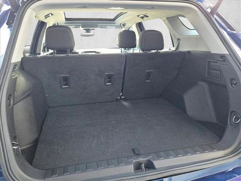 Used 2022 GMC Terrain SLE w/ Driver Convenience Package image 6