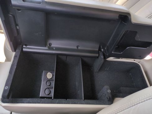 Used 2003 Lincoln Town Car Executive image 28