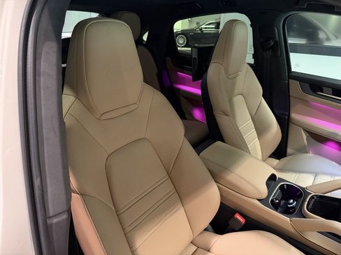 Certified 2025 Porsche Cayenne Turbo image 27