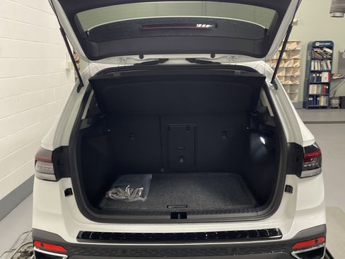 New 2025 Volkswagen Taos SEL image 4