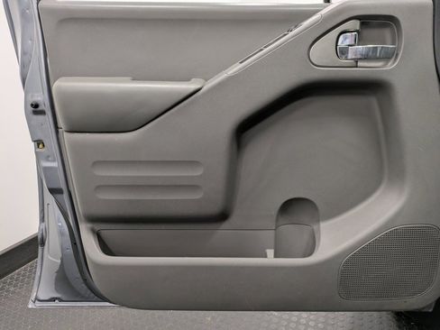 Used 2018 Nissan Frontier SV w/ Value Truck Package image 8