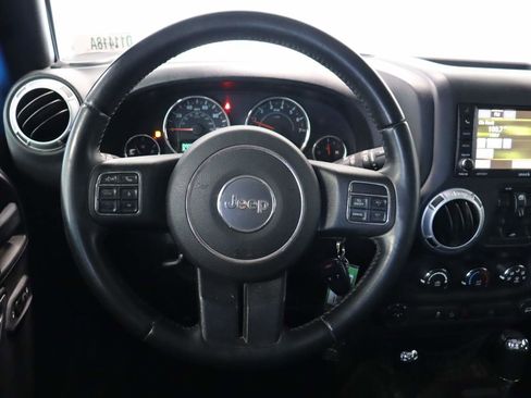 Used 2016 Jeep Wrangler Unlimited Rubicon w/ Connectivity Group image 9