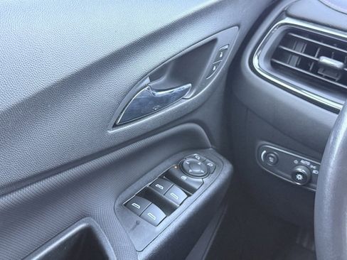 Used 2022 Chevrolet Equinox RS w/ LPO, Floor Liner Package image 11