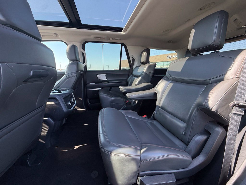 Used 2025 Ford Expedition Active AWD/4WD image 26