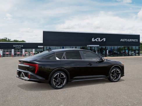 New 2025 Kia K4 GT-Line image 6
