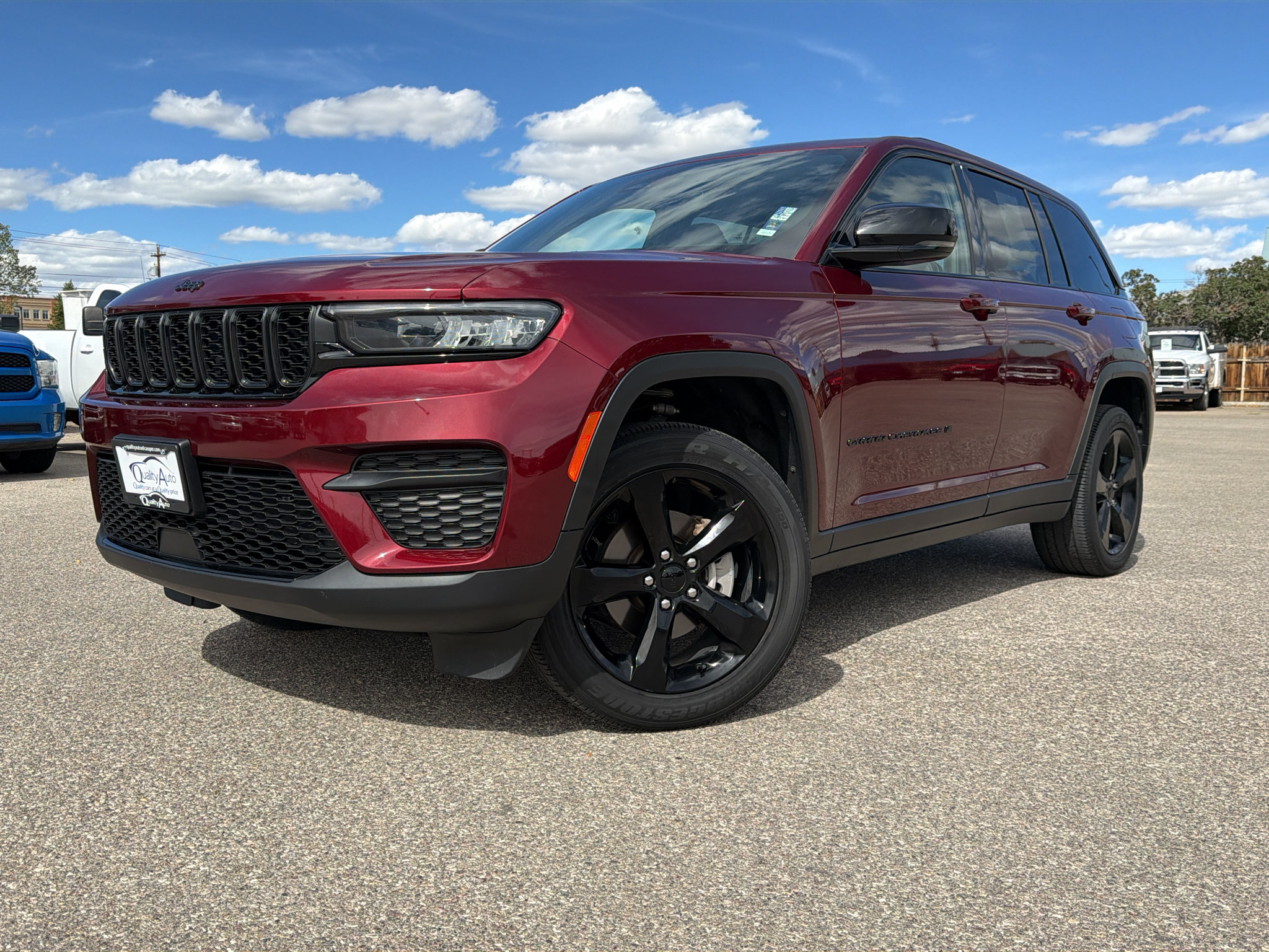 Used 2023 Jeep Grand Cherokee Altitude AWD/4WD image 1