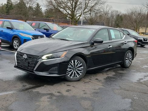 Certified 2023 Nissan Altima 2.5 SV w/ SV Premium Package image 1