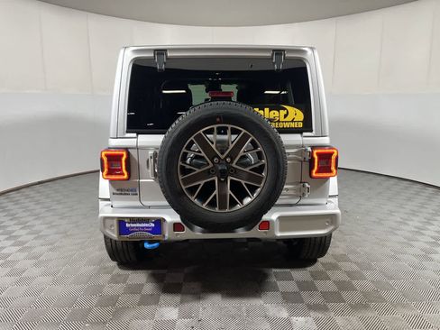 Used 2023 Jeep Wrangler Unlimited Sahara AWD/4WD image 7