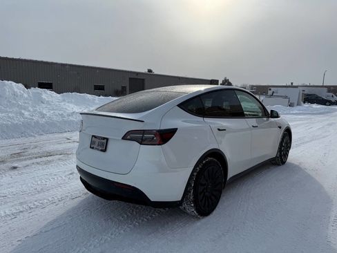 Used 2022 Tesla Model Y Long Range image 4