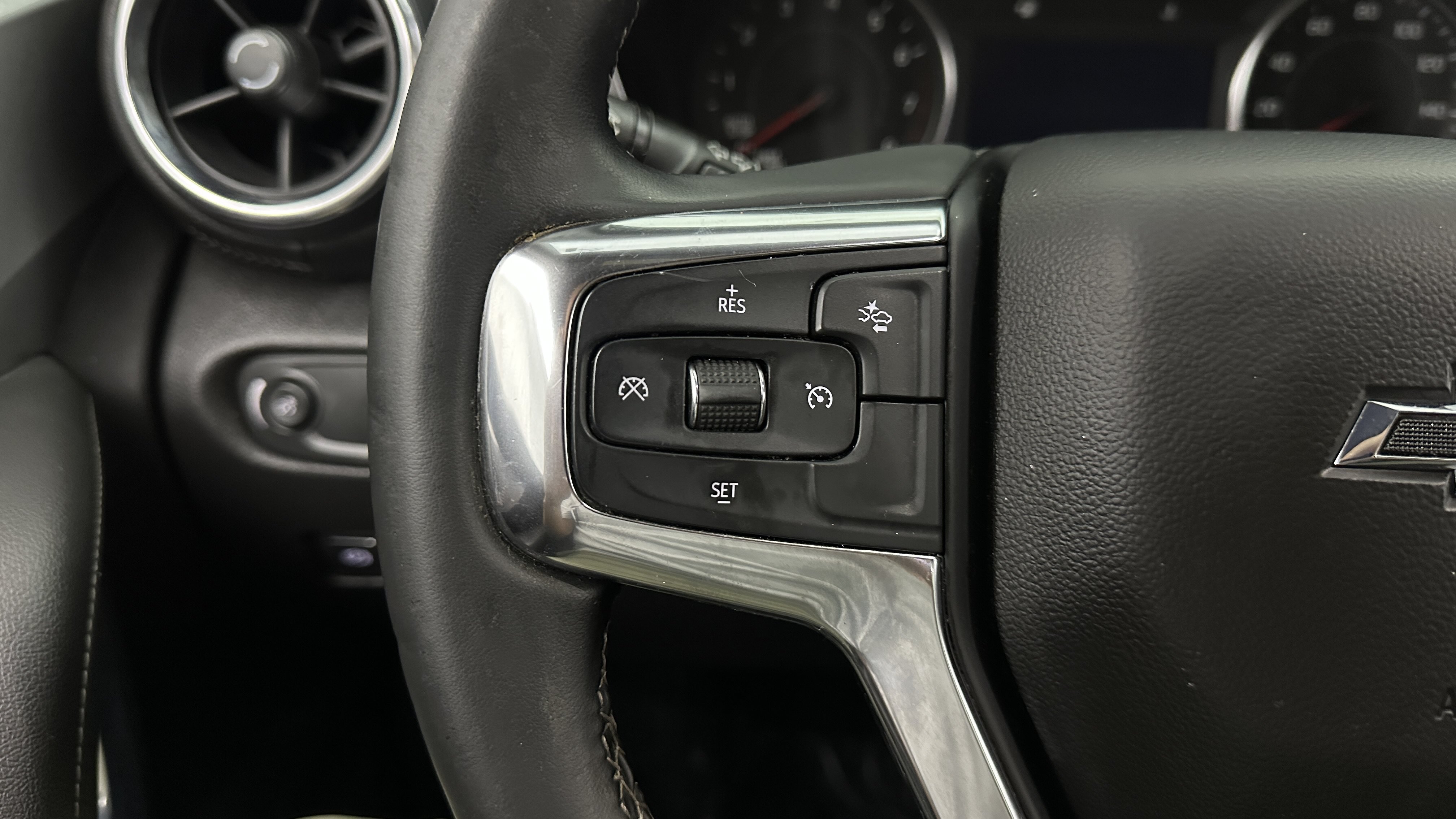 Used 2023 Chevrolet Blazer LT FWD image 25
