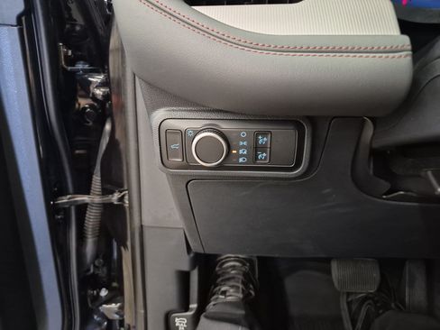 Used 2025 Ford Explorer Active RWD image 22