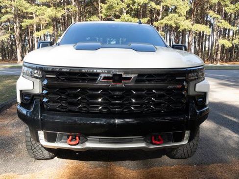 Used 2022 Chevrolet Silverado 1500 ZR2 w/ Technology Package image 8