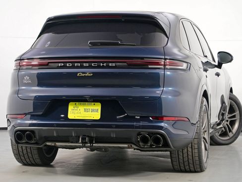 Used 2025 Porsche Cayenne Turbo image 5