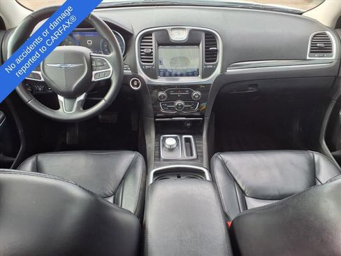 Used 2017 Chrysler 300 Touring w/ Value Package image 11