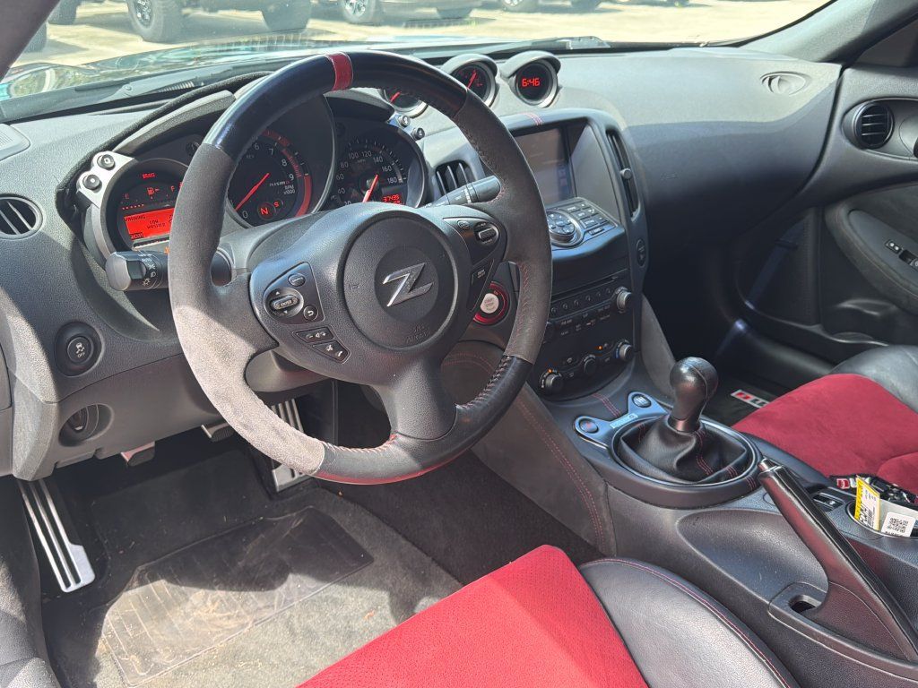 Used 2019 Nissan 370Z NISMO RWD image 7