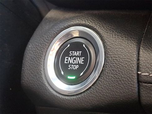 Used 2023 Buick Envision Essence image 25