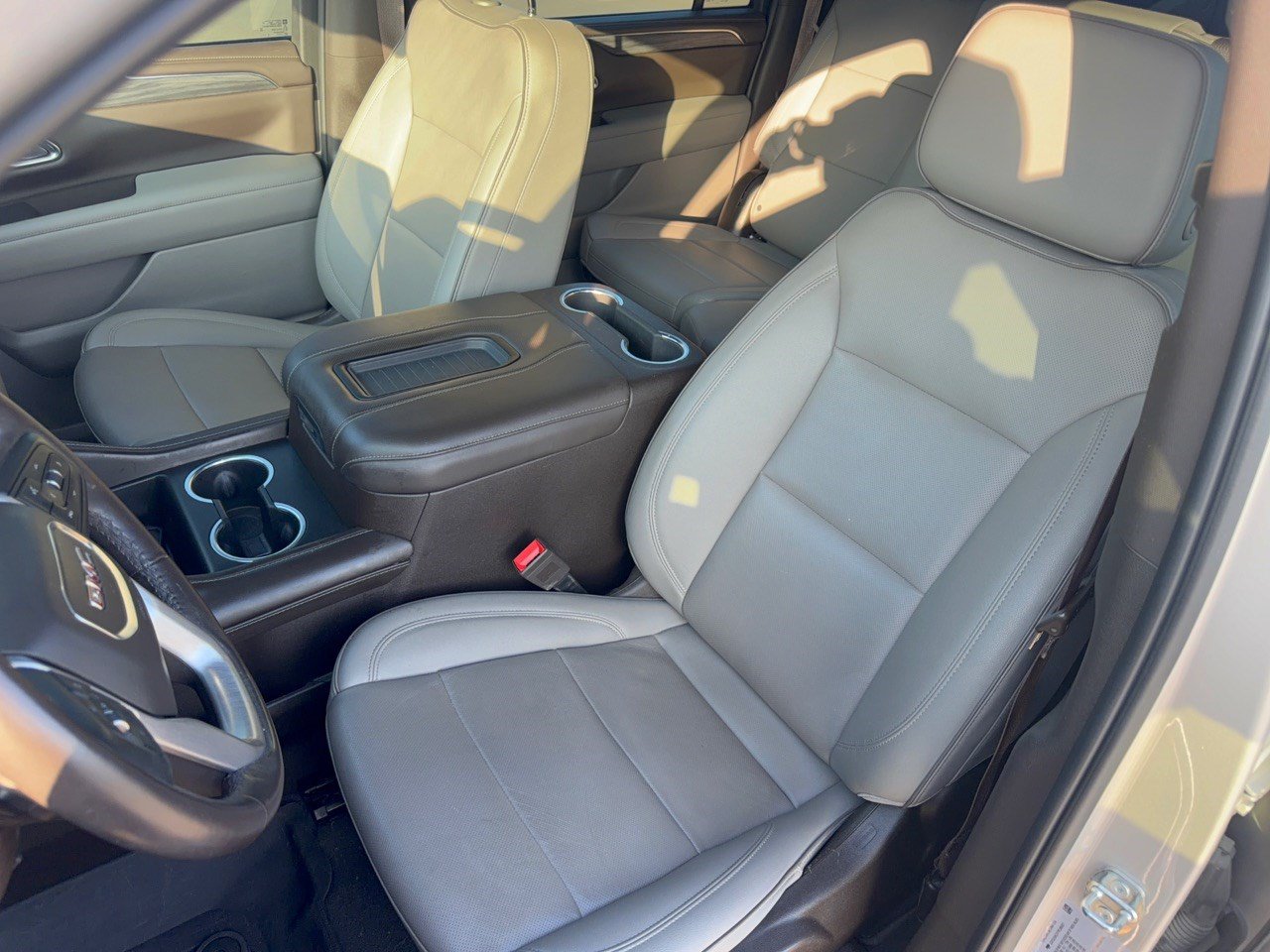 Used 2023 GMC Yukon XL SLT AWD/4WD image 5
