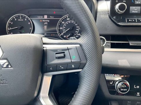 Used 2024 Mitsubishi Outlander SE AWD/4WD image 18