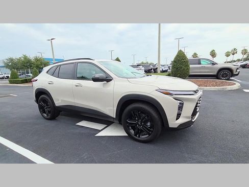 New 2026 Chevrolet Trax ACTIV w/ Sunroof Package FWD image 17