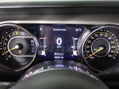 Used 2022 Jeep Wrangler Unlimited Sahara w/ Cold Weather Group AWD/4WD image 34