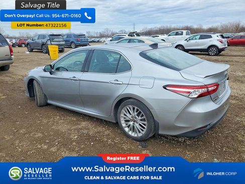 Used 2020 Toyota Camry XLE image 3