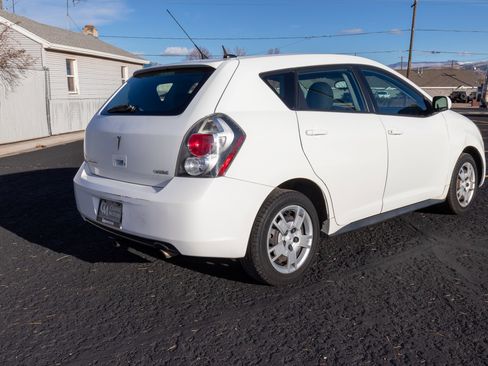 Used 2010 Pontiac Vibe w/ Preferred Package image 3