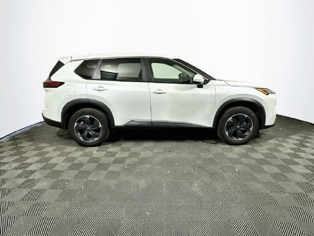 Used 2024 Nissan Rogue SV FWD image 9