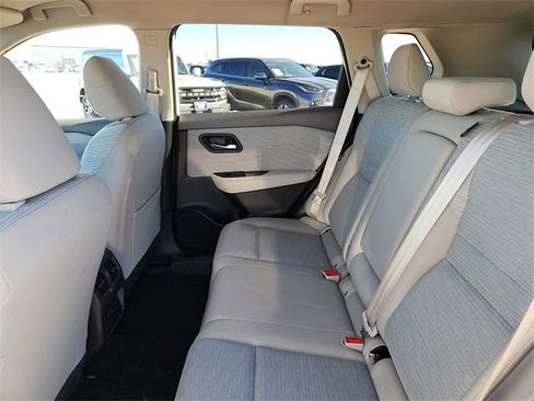 Used 2023 Nissan Rogue SV image 9