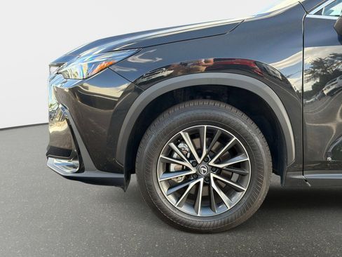 Used 2025 Lexus NX 250 FWD w/ Towing Package (2000 Lbs) image 11