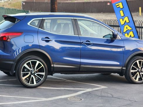 Used 2017 Nissan Rogue Sport SL image 3