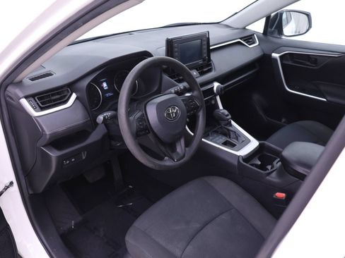 Used 2021 Toyota RAV4 LE AWD/4WD image 3