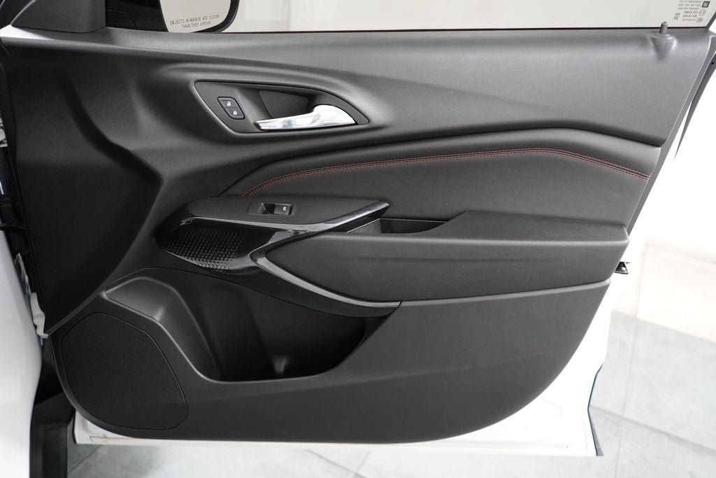 Used 2025 Chevrolet Trax RS w/ Driver Confidence Package FWD image 23