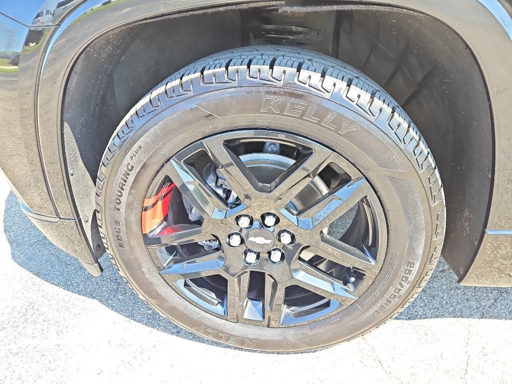 Used 2021 Chevrolet Traverse Premier w/ Redline Edition AWD/4WD image 9