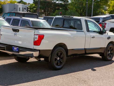 Used 2017 Nissan Titan SV RWD image 4