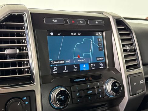 Used 2018 Ford F150 Platinum w/ Equipment Group 701A Luxury image 23